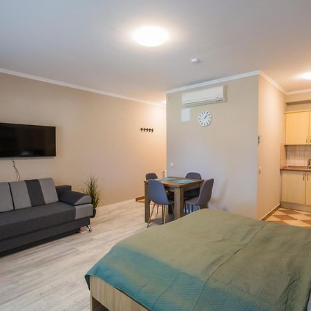 Plazs Home Apartman Сиофок Екстериор снимка