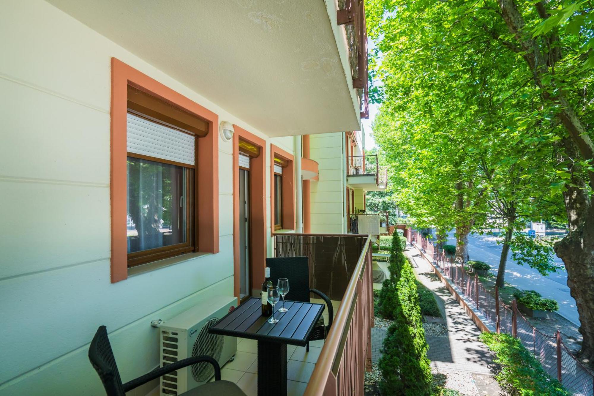 Plazs Home Apartman Сиофок Екстериор снимка