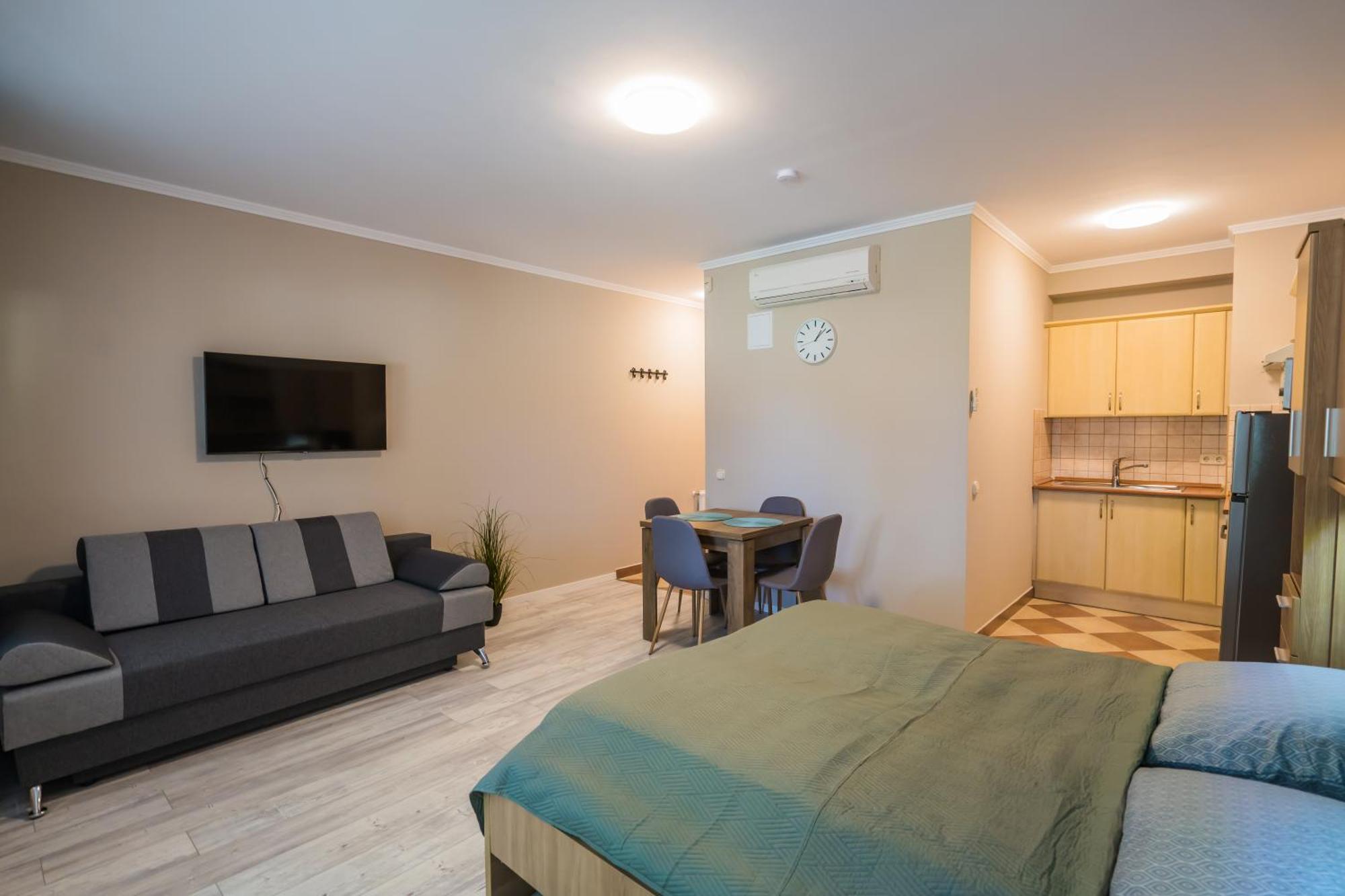 Plazs Home Apartman Сиофок Екстериор снимка