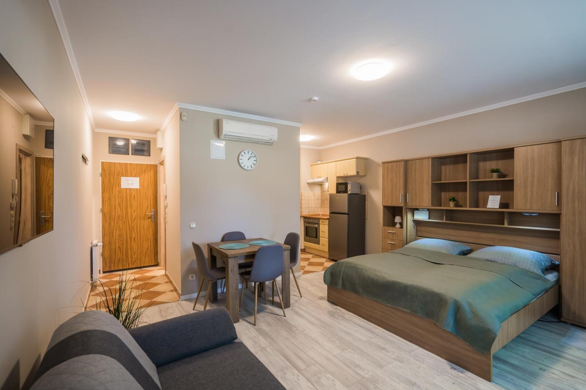 Plazs Home Apartman Сиофок Екстериор снимка