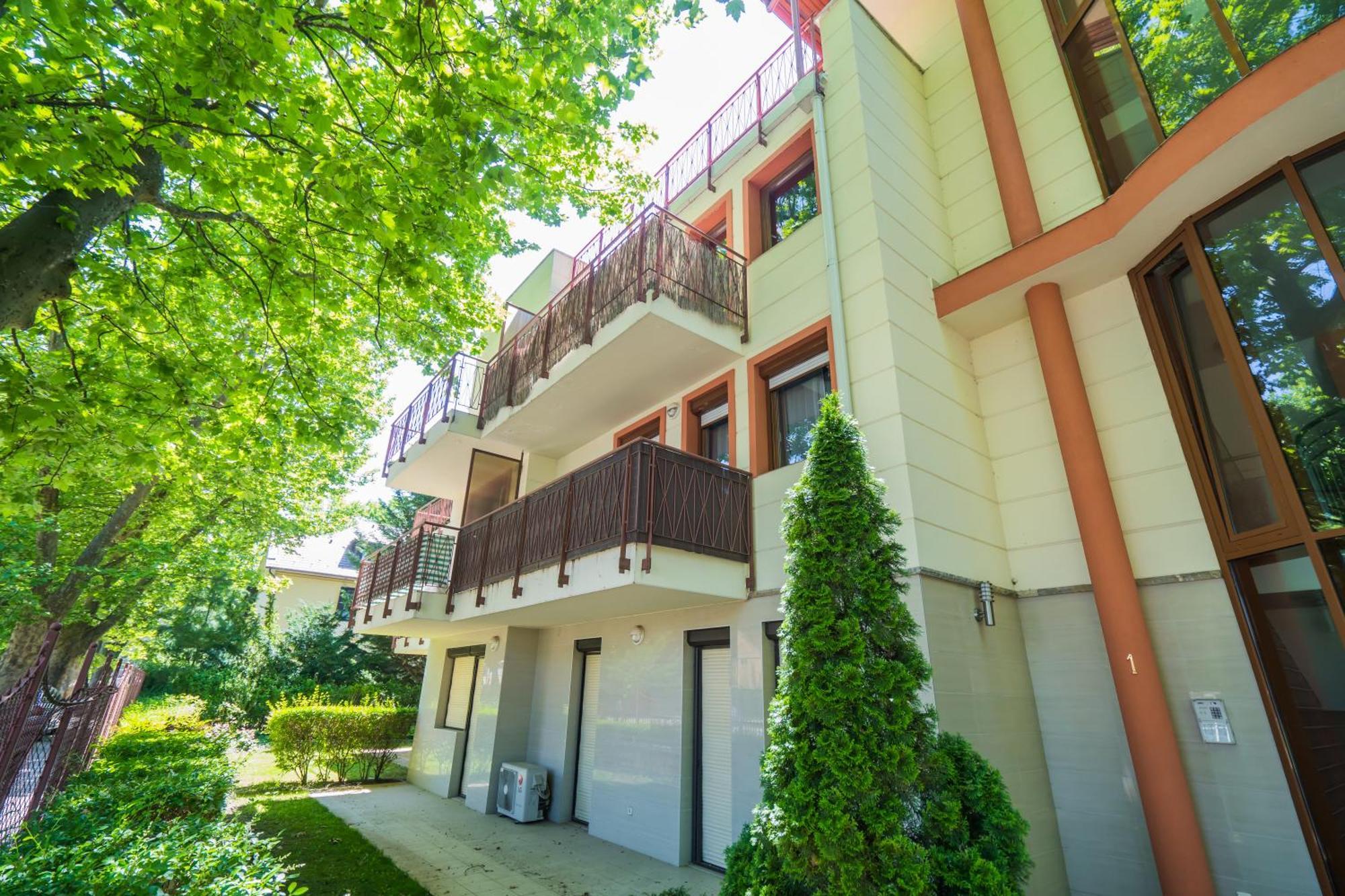 Plazs Home Apartman Сиофок Екстериор снимка