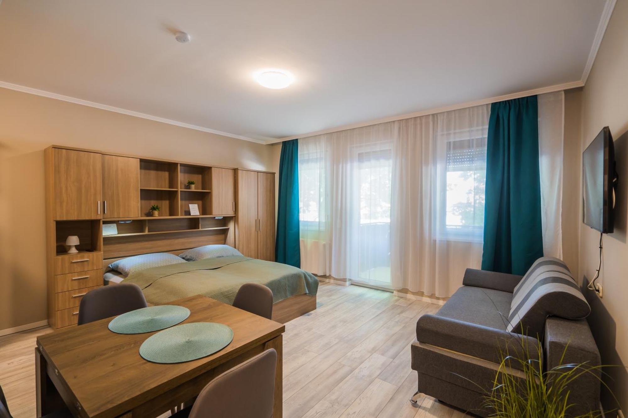Plazs Home Apartman Сиофок Екстериор снимка